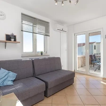 Beautiful In W/ 1 Bedrooms