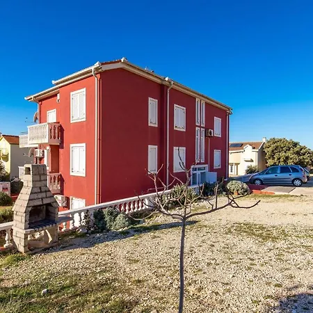 Beautiful In W/ 1 Bedrooms *